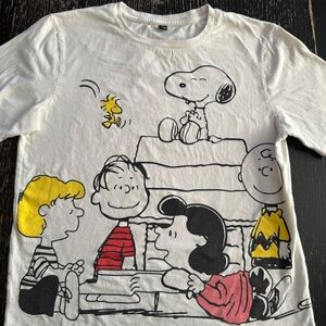 Uniqlo x Peanuts Graphic Tee snoopy